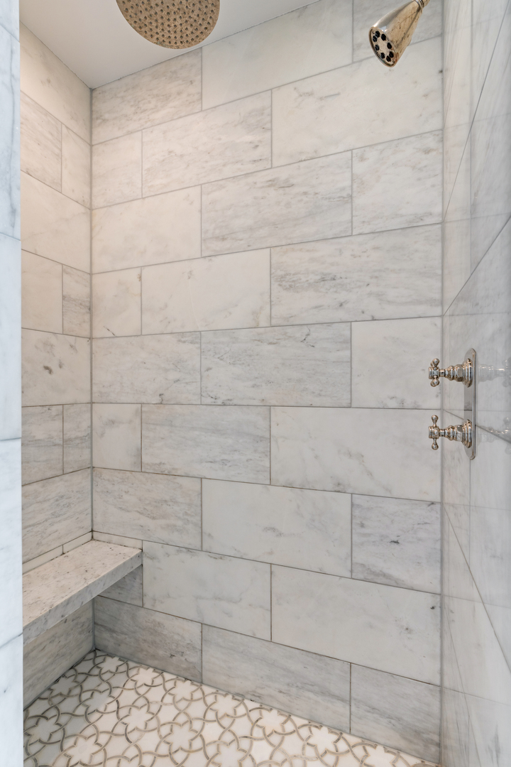 1025 West Altgeld Street Chicago, IL 60614 - Photo 20 of 41 a bathroom with a shower