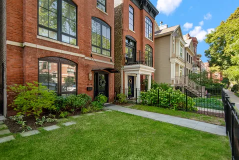 $1,950,000 | 1025 West Altgeld Street, Chicago, IL 60614