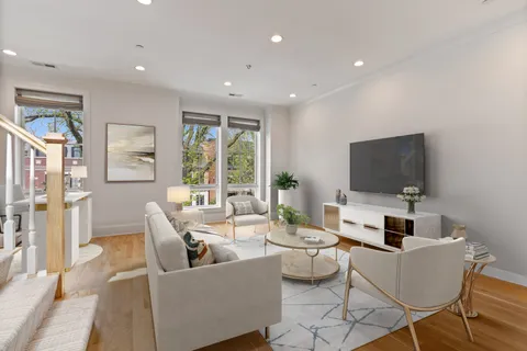 $1,950,000 | 1025 West Altgeld Street, Chicago, IL 60614