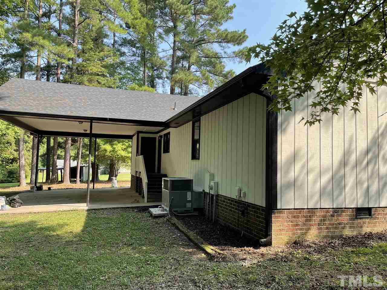 26 Lake Road Henderson, NC 27537 - Photo 3 of 23