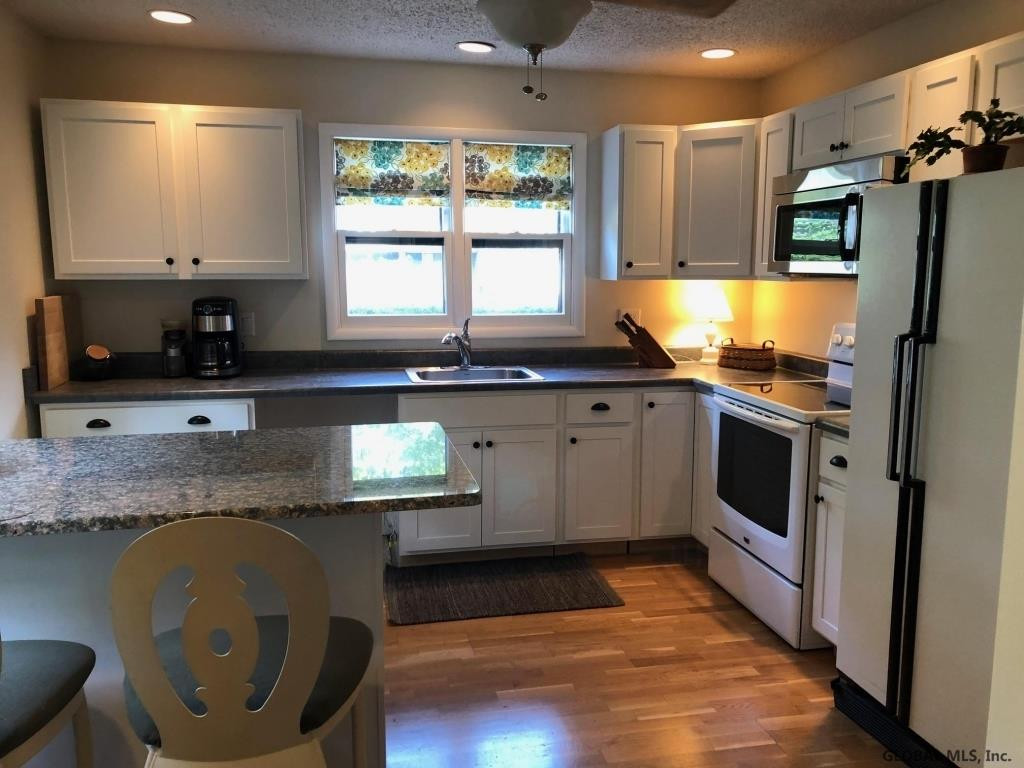 21 Snowberry Road Malta, NY 12020 - Photo 4 of 18 Photo 4