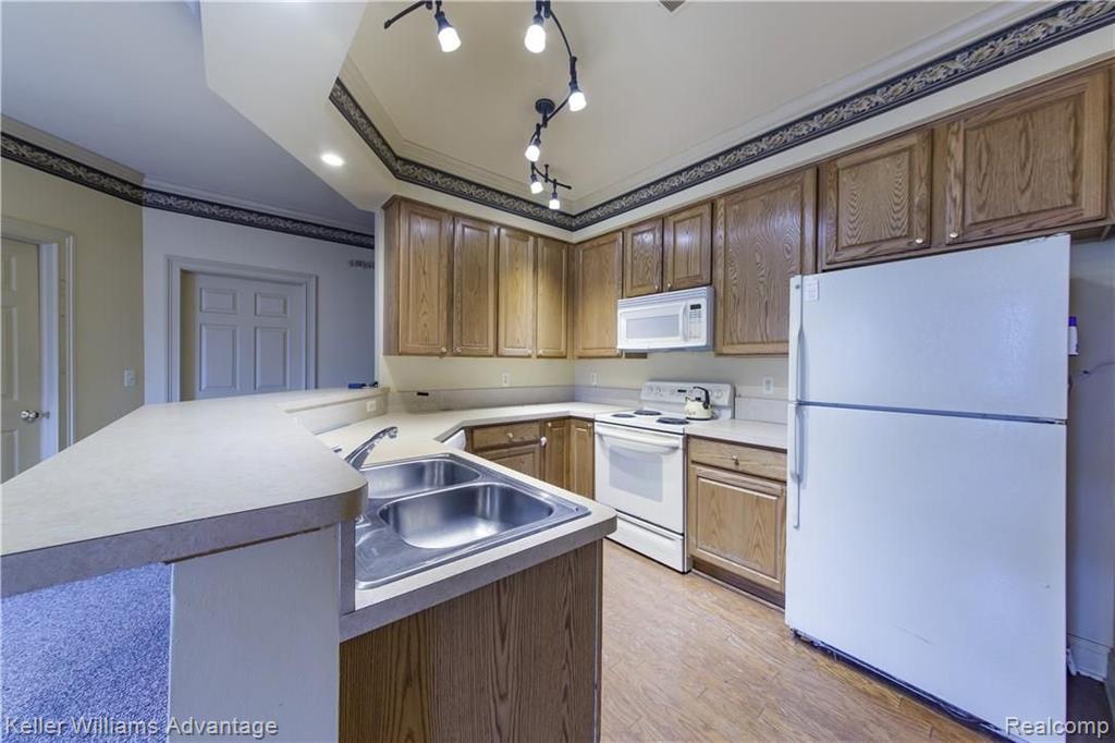 39140 Hayes Road Clinton Township, MI 48038 - Photo 7 of 23