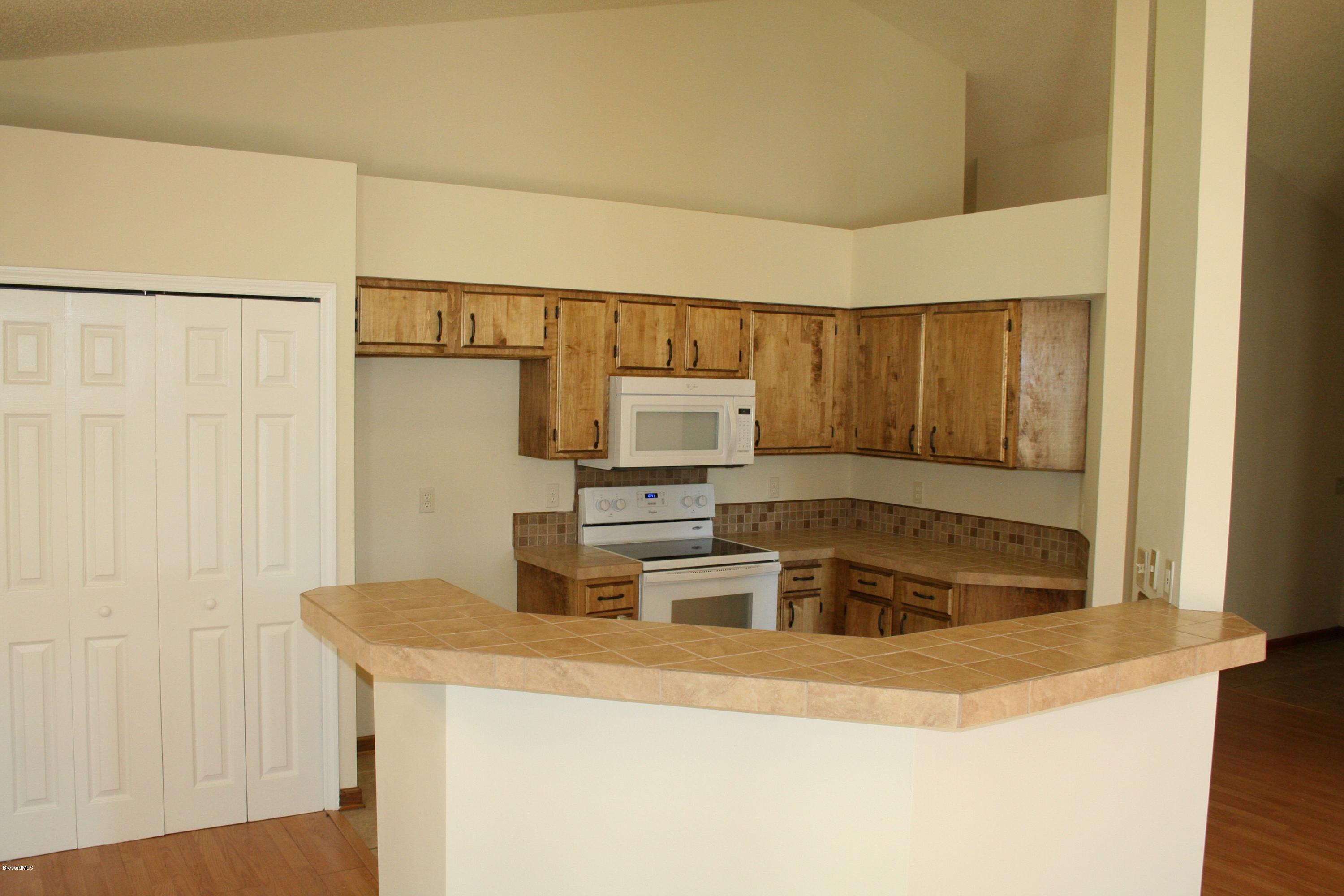 468 Wayland Road Southwest Palm Bay, FL 32908 - Photo 3 of 14 Kitchen