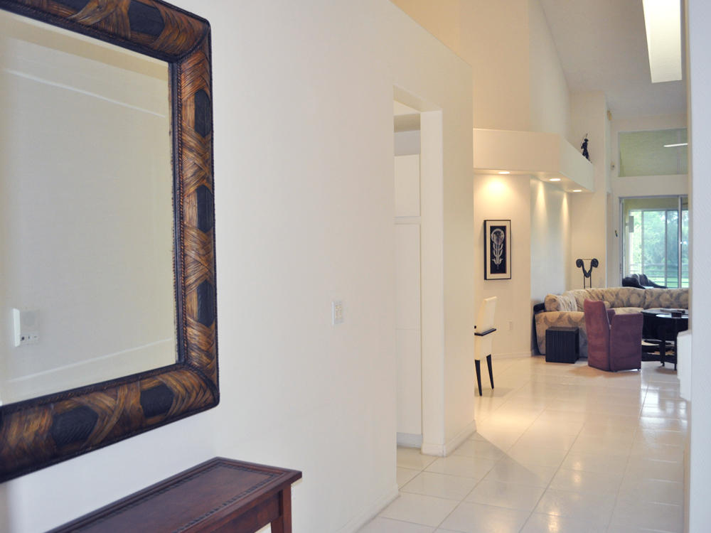 2548 Coco Plum Boulevard, Unit 703 Boca Raton, FL 33496 - Photo 3 of 17 Codo Foyer