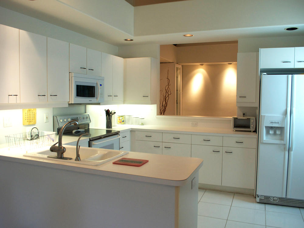 2548 Coco Plum Boulevard, Unit 703 Boca Raton, FL 33496 - Photo 5 of 17 Kitchen