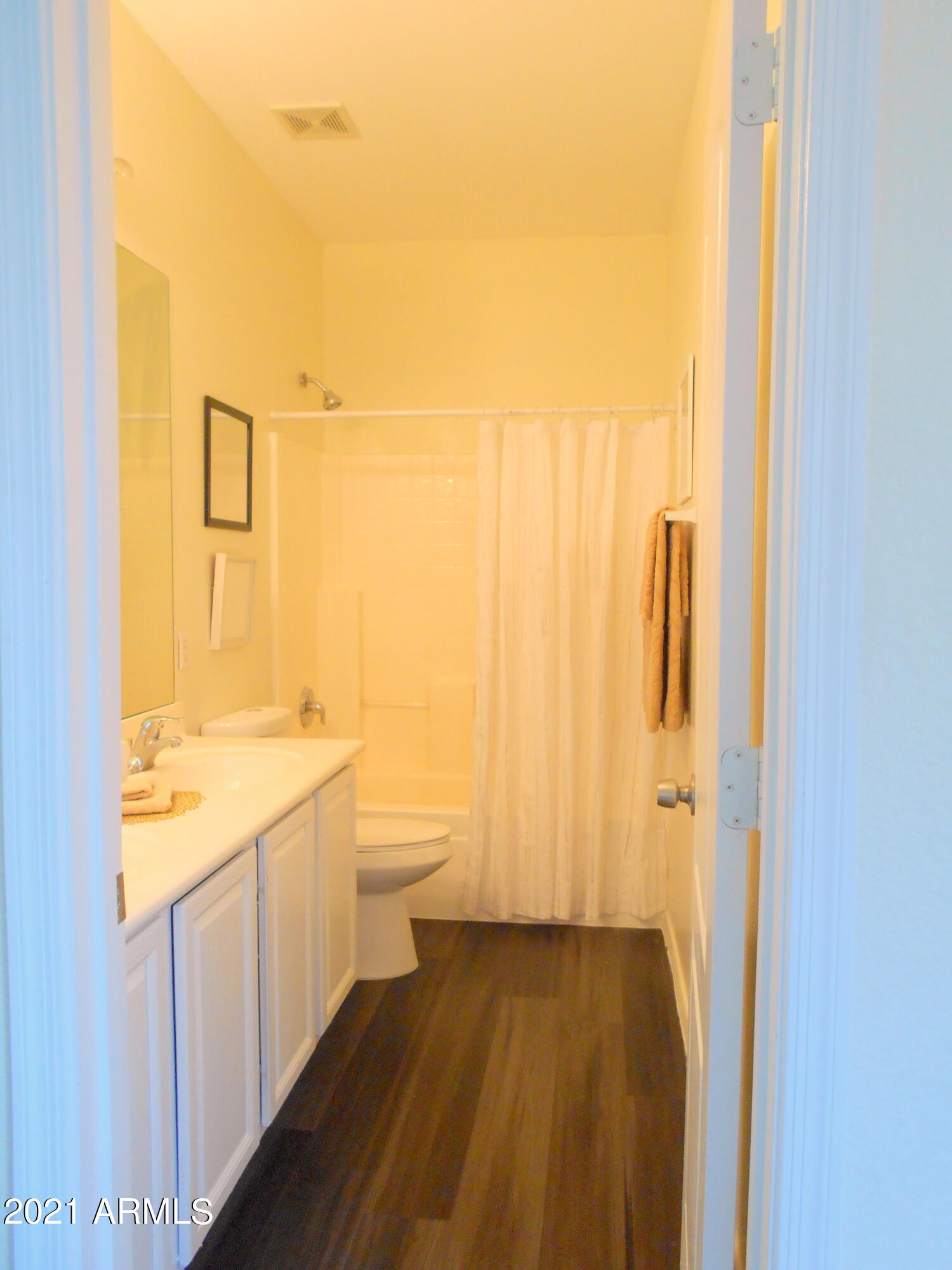 9434 West Berkeley Road Phoenix, AZ 85037 - Photo 21 of 25 HALLWAY BATH