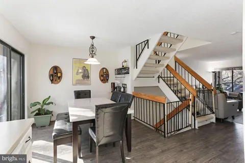 $2,900 | 2104 Cartwright Place, Reston, VA 20191