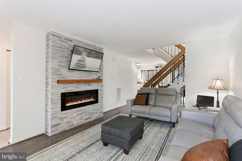 $2,900 | 2104 Cartwright Place, Reston, VA 20191