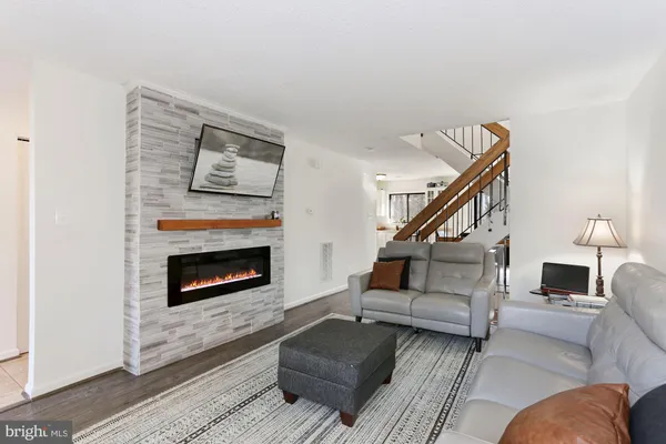 $2,900 | 2104 Cartwright Place, Reston, VA 20191