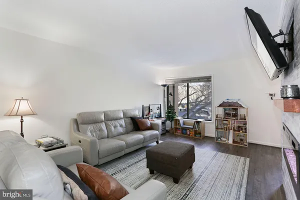 $2,900 | 2104 Cartwright Place, Reston, VA 20191