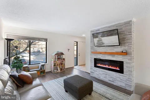 $2,900 | 2104 Cartwright Place, Reston, VA 20191