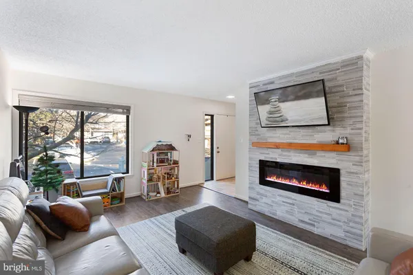 $2,900 | 2104 Cartwright Place, Reston, VA 20191