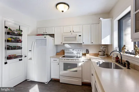 $2,900 | 2104 Cartwright Place, Reston, VA 20191