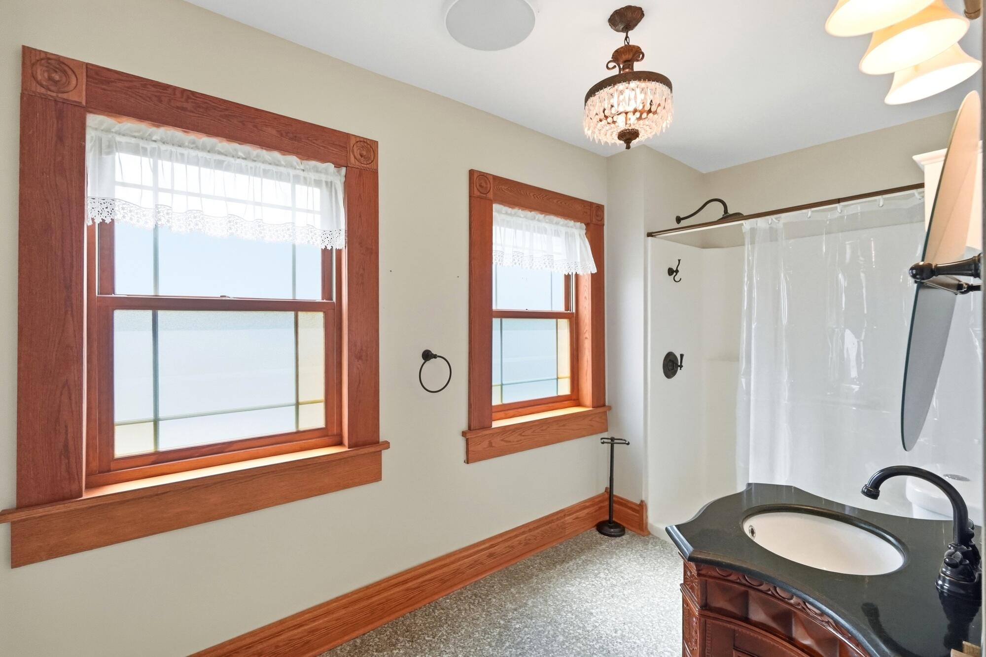 649 East High Street Springfield, OH 45505 - Photo 34 of 79 033