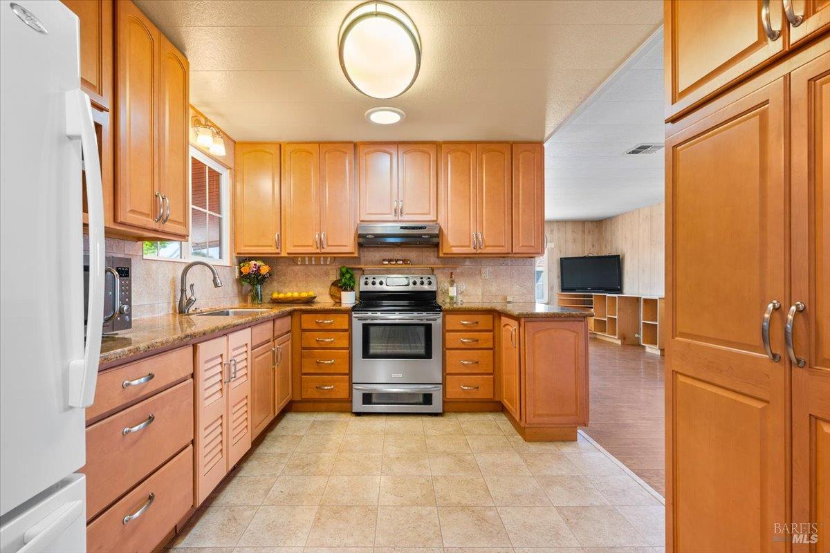 52 Westgate Circle Santa Rosa, CA 95401 - Photo 2 of 21