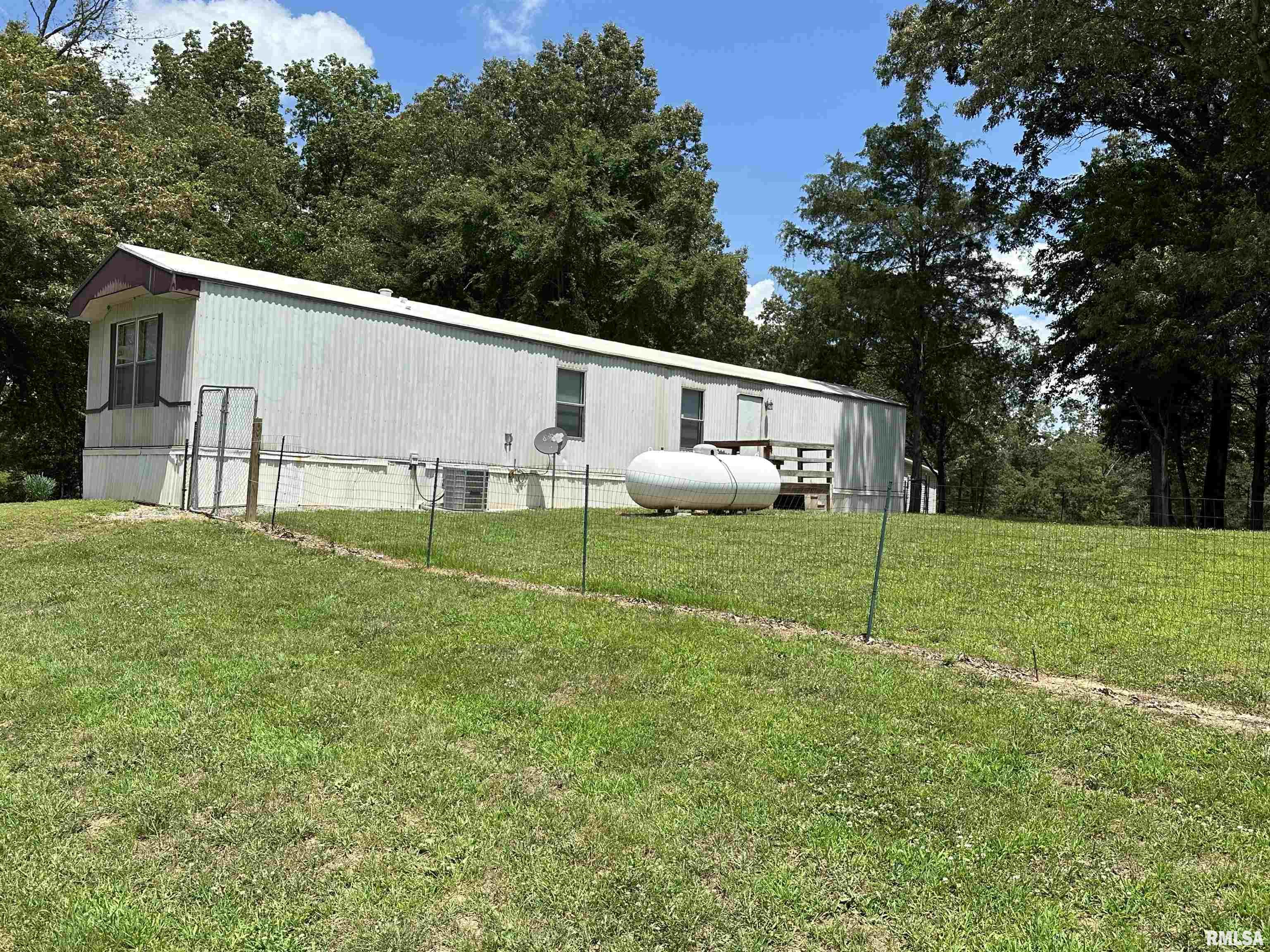 9997 Whitecotton Road Marion, IL 62959 - Photo 2 of 11