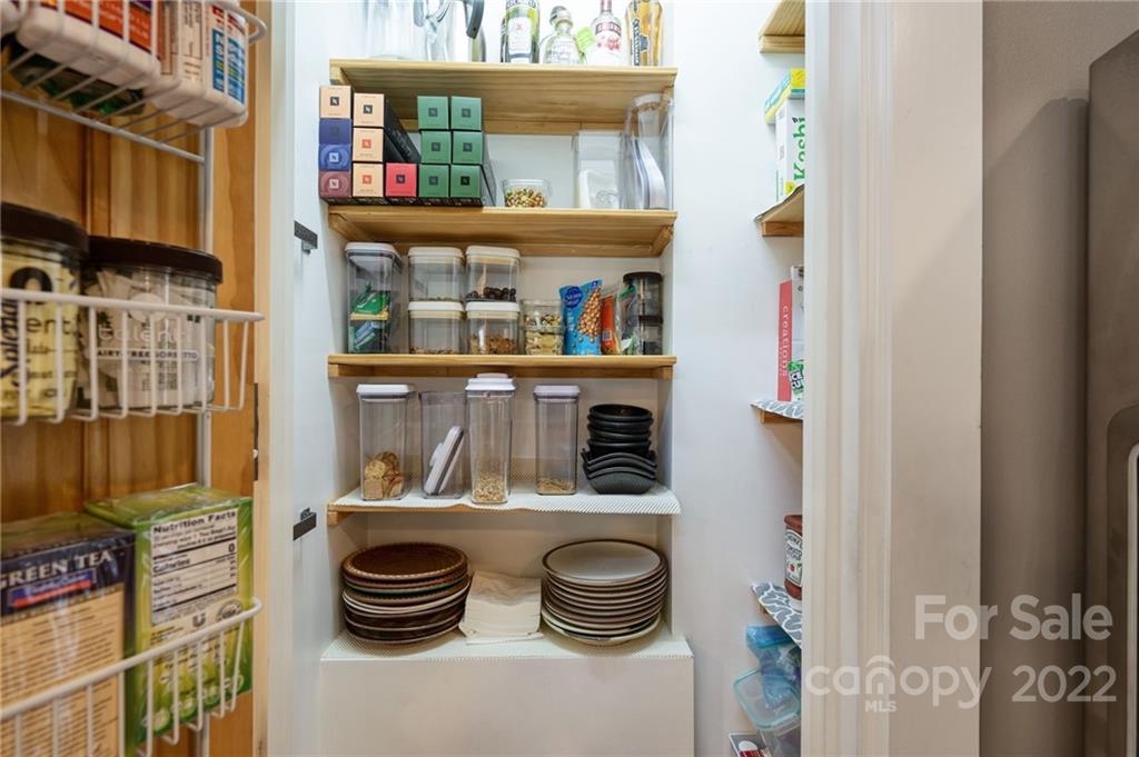 9 Kenilworth Road Asheville, NC 28803 - Photo 11 of 33 a close view of a dining table and chairs