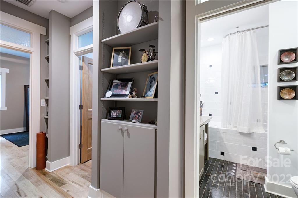 9 Kenilworth Road Asheville, NC 28803 - Photo 28 of 33 a view of livingroom with furniture