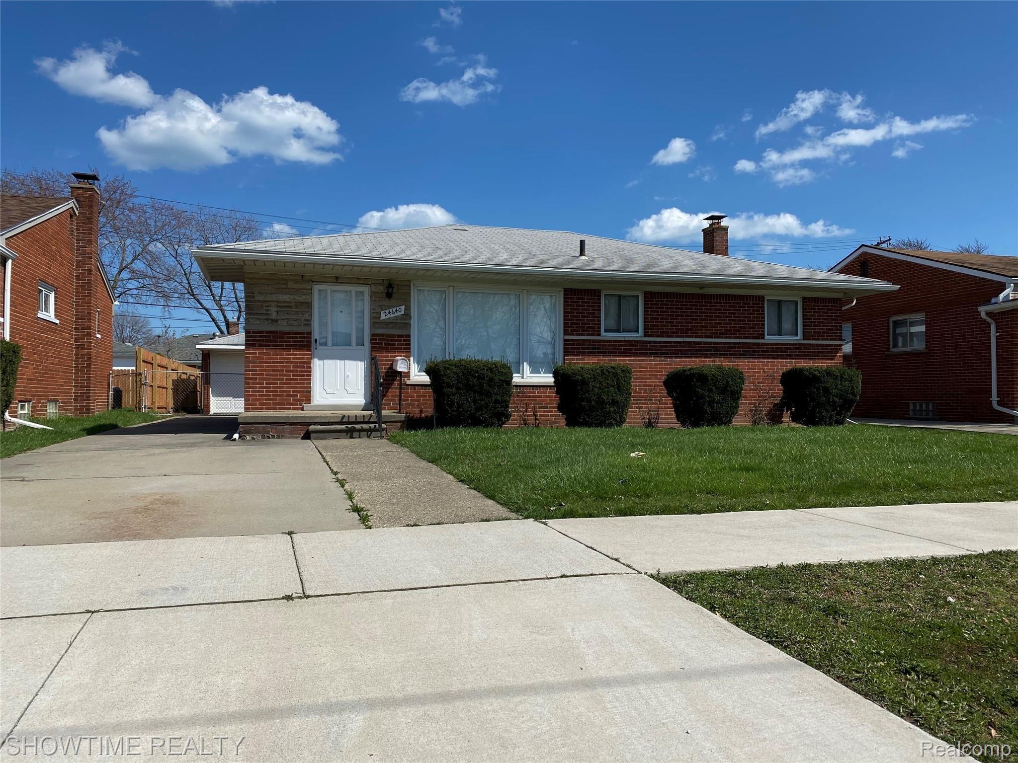 24640 Kelly Road Eastpointe, MI 48021 - Photo 2 of 26 IMG-2244.jpg