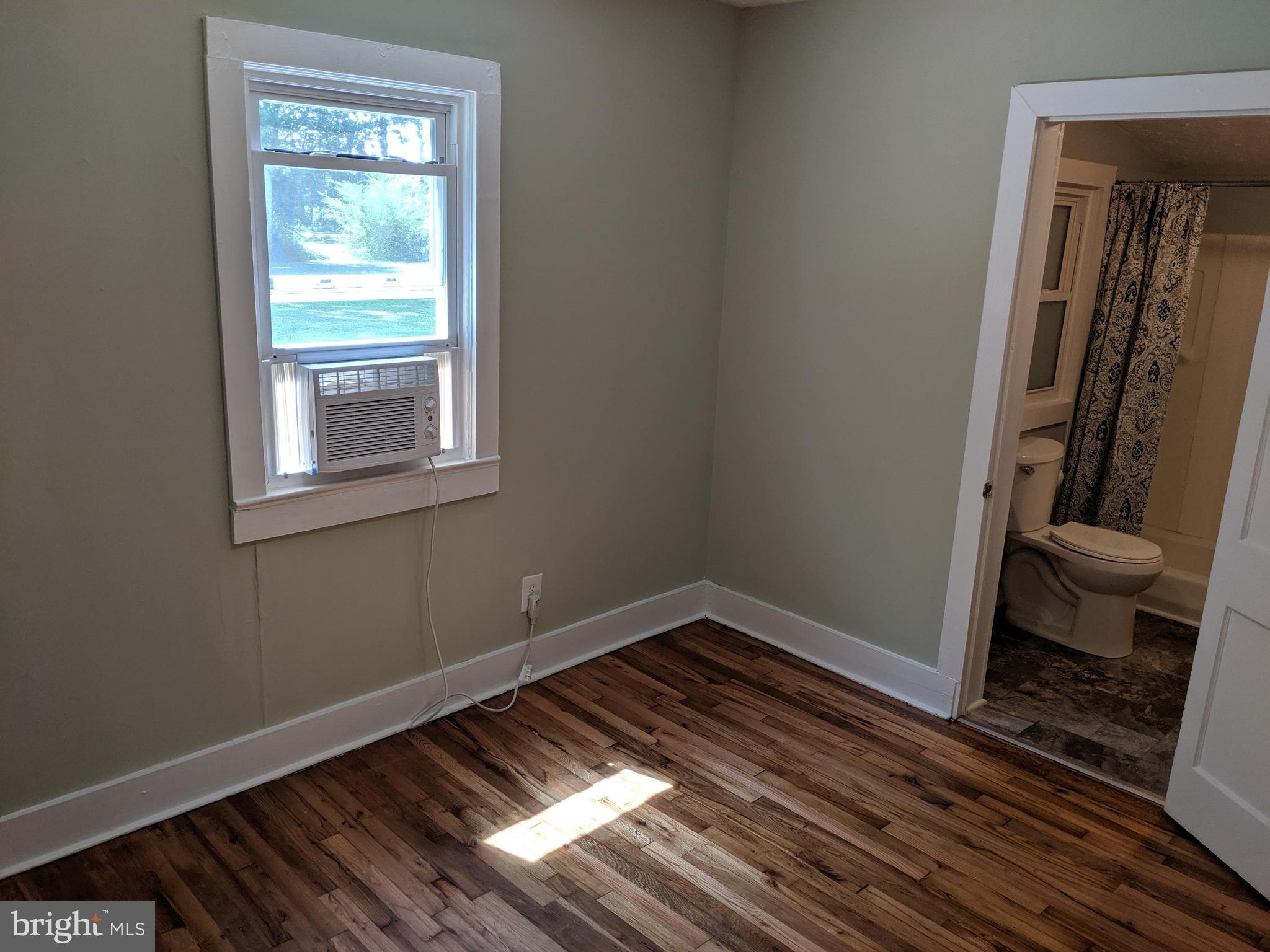17227 Oakshade Road Orange, VA 22960 - Photo 16 of 28 Bedroom into full bathroom