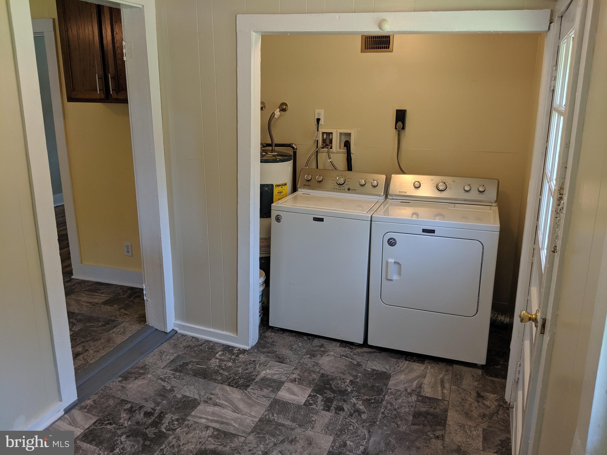 17227 Oakshade Road Orange, VA 22960 - Photo 18 of 28 Mud room and laundry