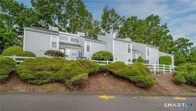$2,495 | 10 Glenview Drive, Unit 10, Cromwell, CT 06416