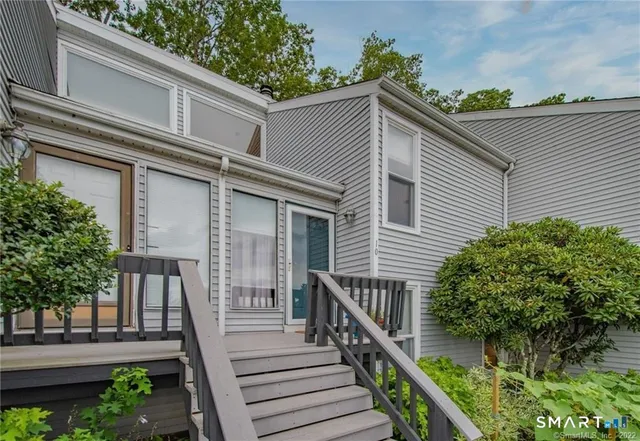 $2,495 | 10 Glenview Drive, Unit 10, Cromwell, CT 06416