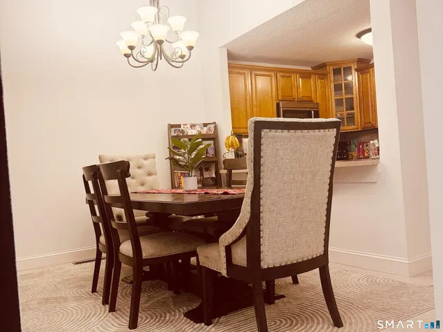 $2,495 | 10 Glenview Drive, Unit 10, Cromwell, CT 06416