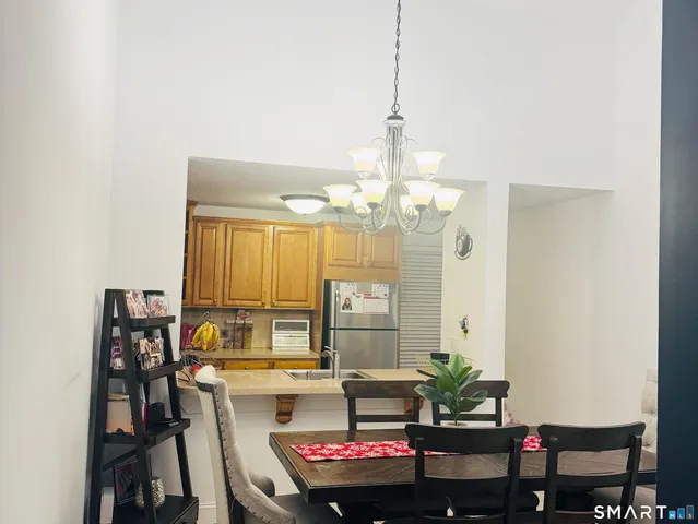 $2,495 | 10 Glenview Drive, Unit 10, Cromwell, CT 06416