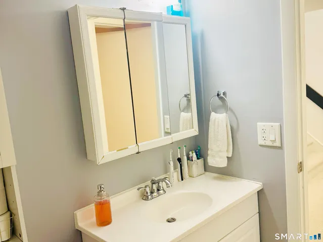 $2,495 | 10 Glenview Drive, Unit 10, Cromwell, CT 06416