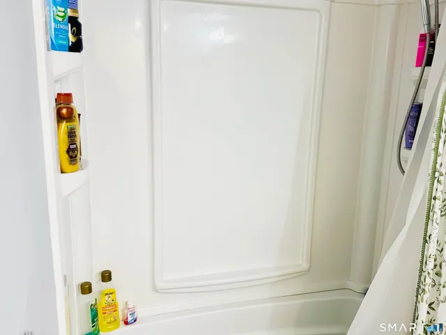 $2,495 | 10 Glenview Drive, Unit 10, Cromwell, CT 06416