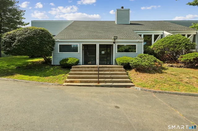 $2,495 | 10 Glenview Drive, Unit 10, Cromwell, CT 06416