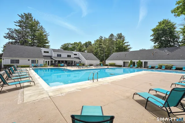 $2,495 | 10 Glenview Drive, Unit 10, Cromwell, CT 06416