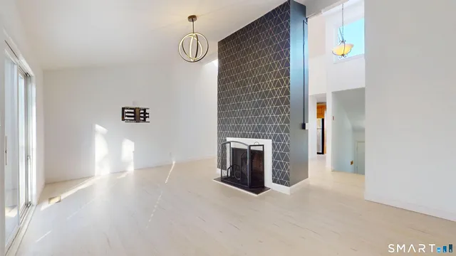 $2,495 | 10 Glenview Drive, Unit 10, Cromwell, CT 06416