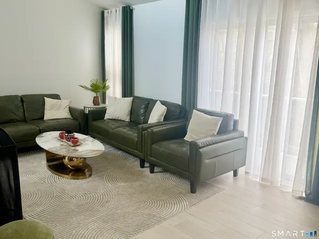 $2,495 | 10 Glenview Drive, Unit 10, Cromwell, CT 06416