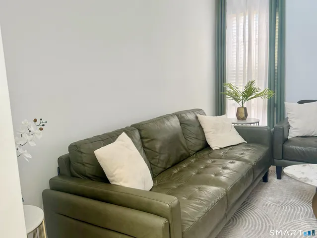 $2,495 | 10 Glenview Drive, Unit 10, Cromwell, CT 06416