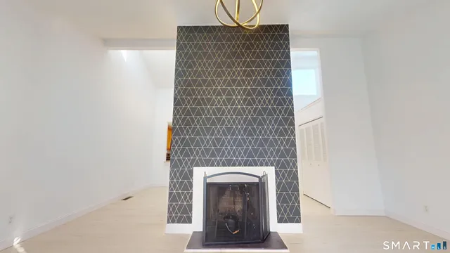 $2,495 | 10 Glenview Drive, Unit 10, Cromwell, CT 06416