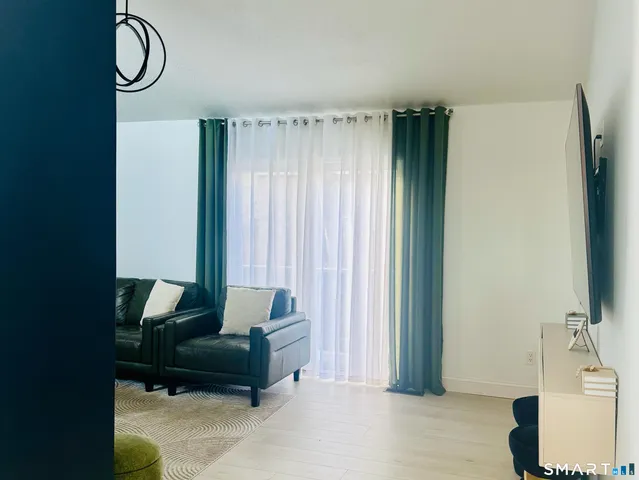 $2,495 | 10 Glenview Drive, Unit 10, Cromwell, CT 06416