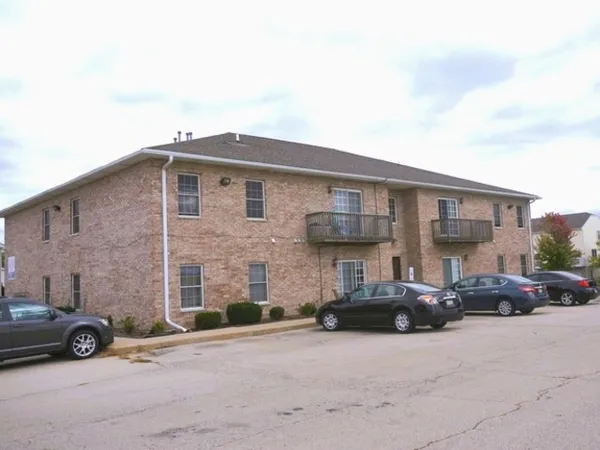 $1,550 | 555 North Strack Street, Unit 104, Cortland, IL 60112
