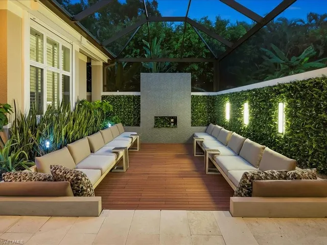 a view of a park with entertaining space