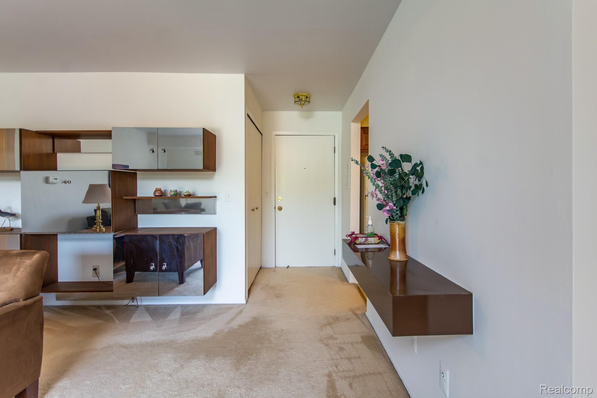 30445 West 14 Mile Road, Unit 67 Farmington, MI 48334 - Photo 5 of 16 DSC_0891enf.jpg