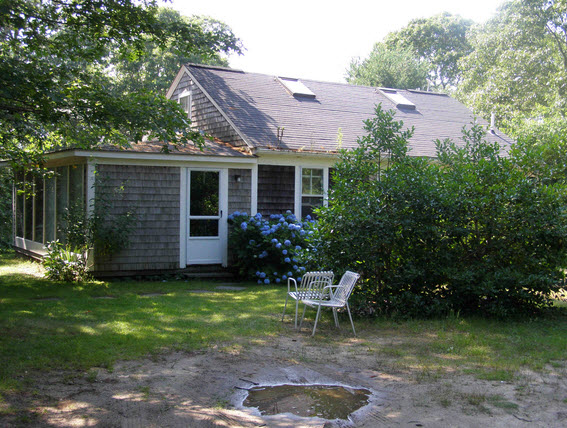 62 Clay Pit Road Edgartown, MA 02539 - Photo 1 of 1 http://d1qzqeyxiitrap.cloudfront.net/photos/33253/9a16db39.jpg