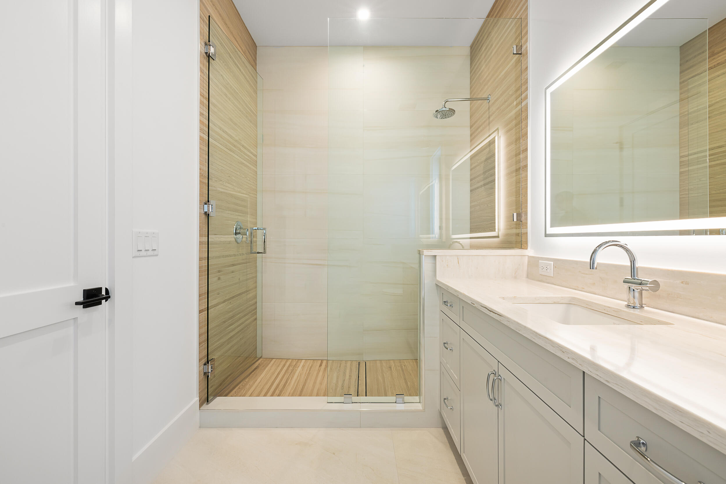 11331 Avery Road Palm Beach Gardens, FL 33410 - Photo 28 of 32 Guest Bath