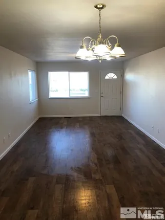 a view of a livingroom with window