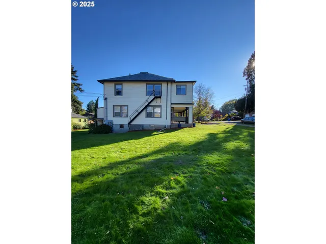 $995,000 | 8410 Southeast 21st Avenue, Portland, OR 97202