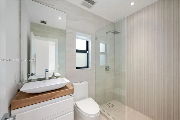 $16,500 | 900 West 47th Court, Miami Beach, FL 33140