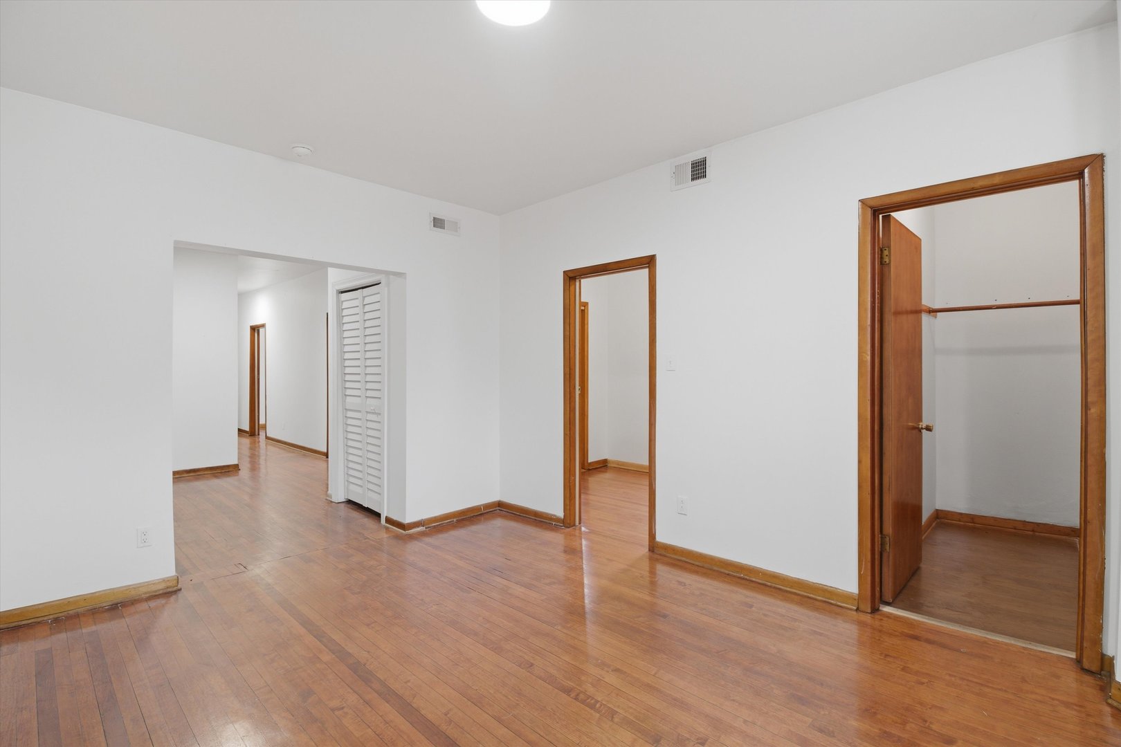 1633 West 38th Street Chicago, IL 60609 - Photo 4 of 34