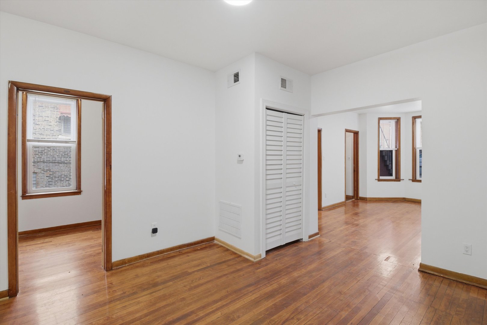 1633 West 38th Street Chicago, IL 60609 - Photo 5 of 34