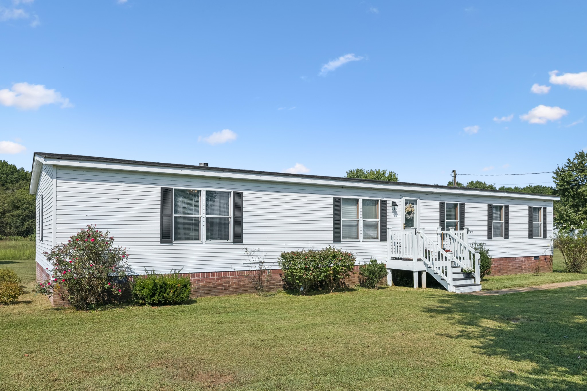 257 Bunker Hill Road Rockvale, TN 37153 - Photo 5 of 38 a front view of a house with garden