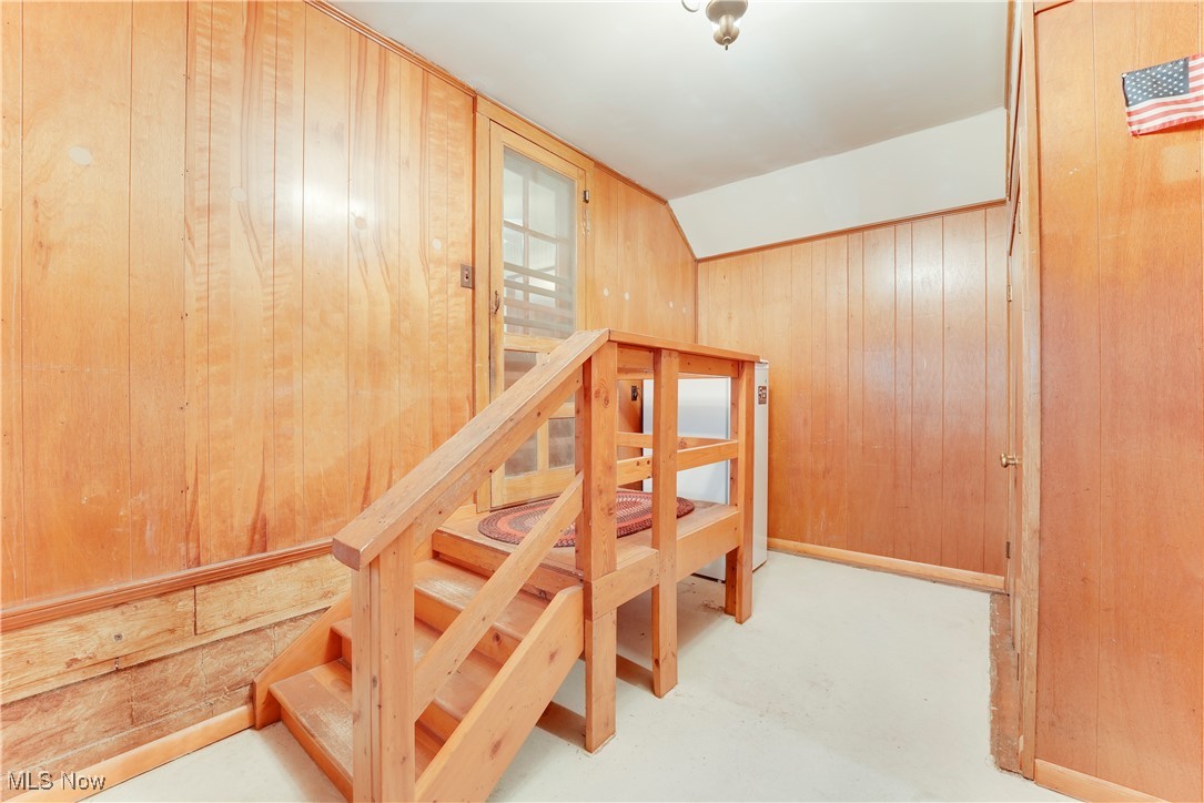 33560 Arthur Road Solon, OH 44139 - Photo 20 of 29 Breezeway between garage and house